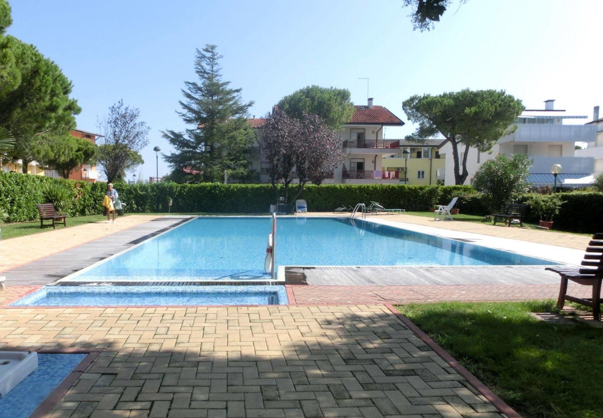 Casa Marina Apartment Lignano Sabbiadoro Exterior foto